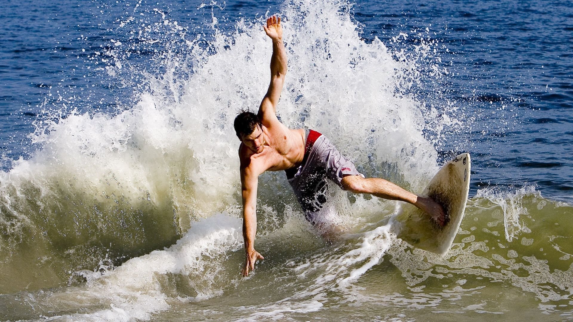 CBA赛场燃起热血青春，cba经典视频